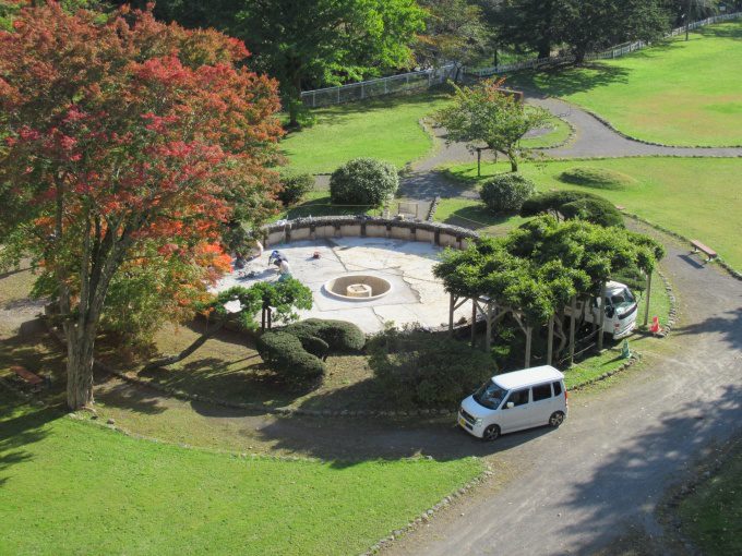 【紅葉情報】笹流ダム(赤川水源地)の前庭広場は、ほぼ見頃かも?